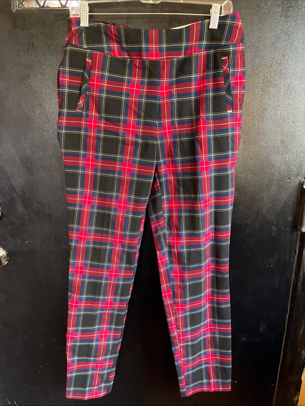 Cato Black and Red Plaid Midrise Skinny Pants 10 NWT